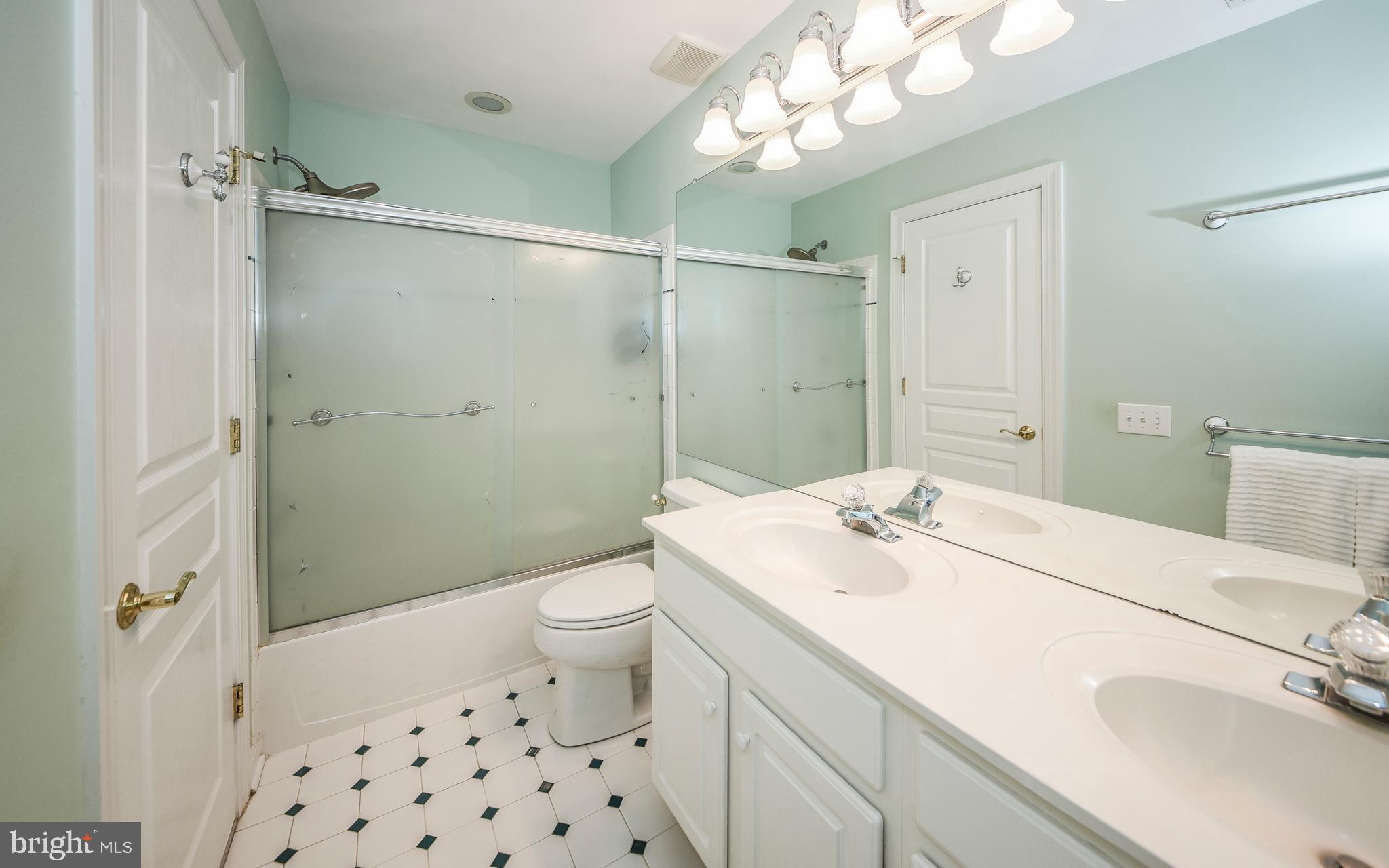 124 Clover Road Ivyland, PA 18974 - Photo 23 of 41 Hall Bath