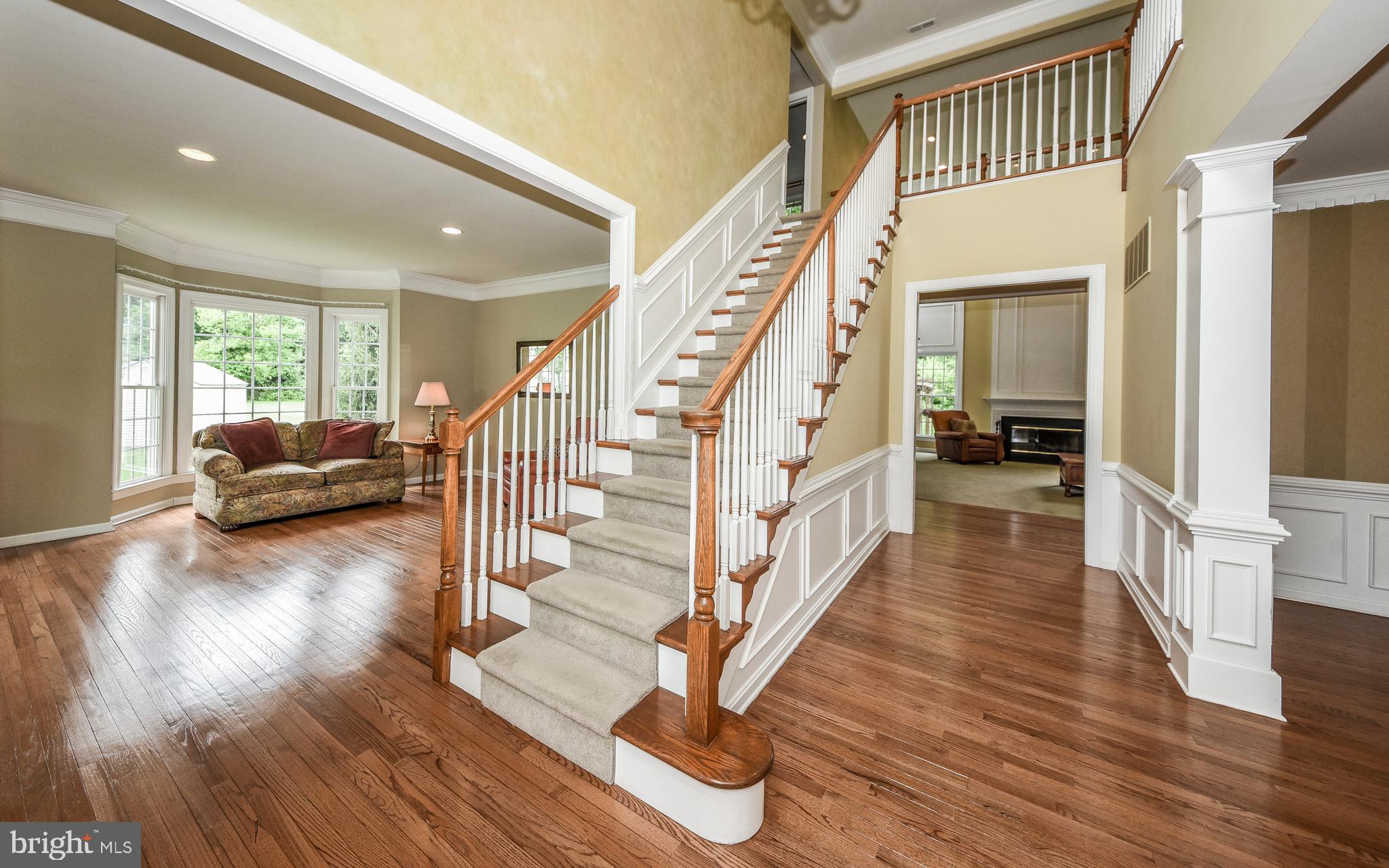 124 Clover Road Ivyland, PA 18974 - Photo 6 of 41 Foyer