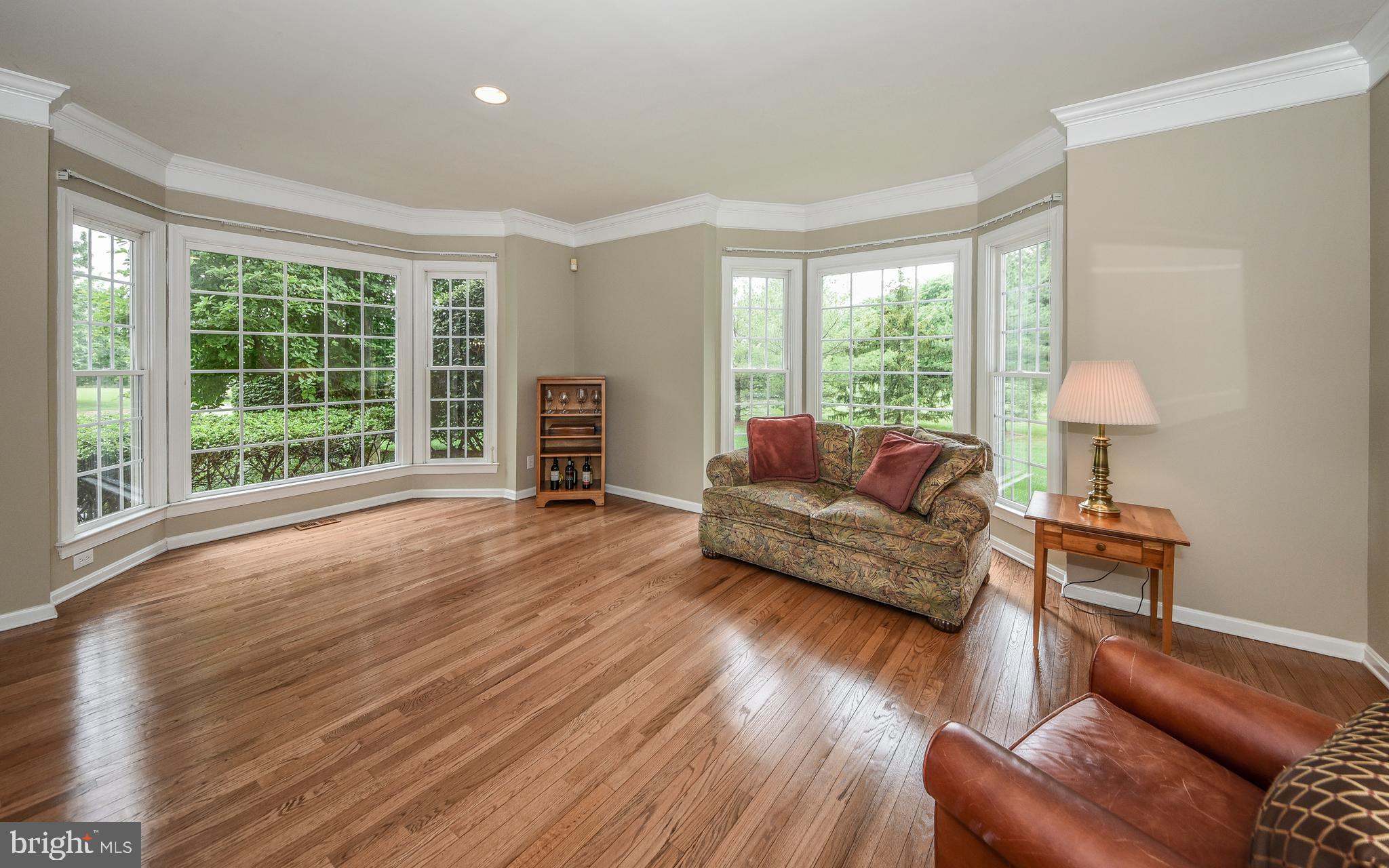 124 Clover Road Ivyland, PA 18974 - Photo 7 of 41 Living Room