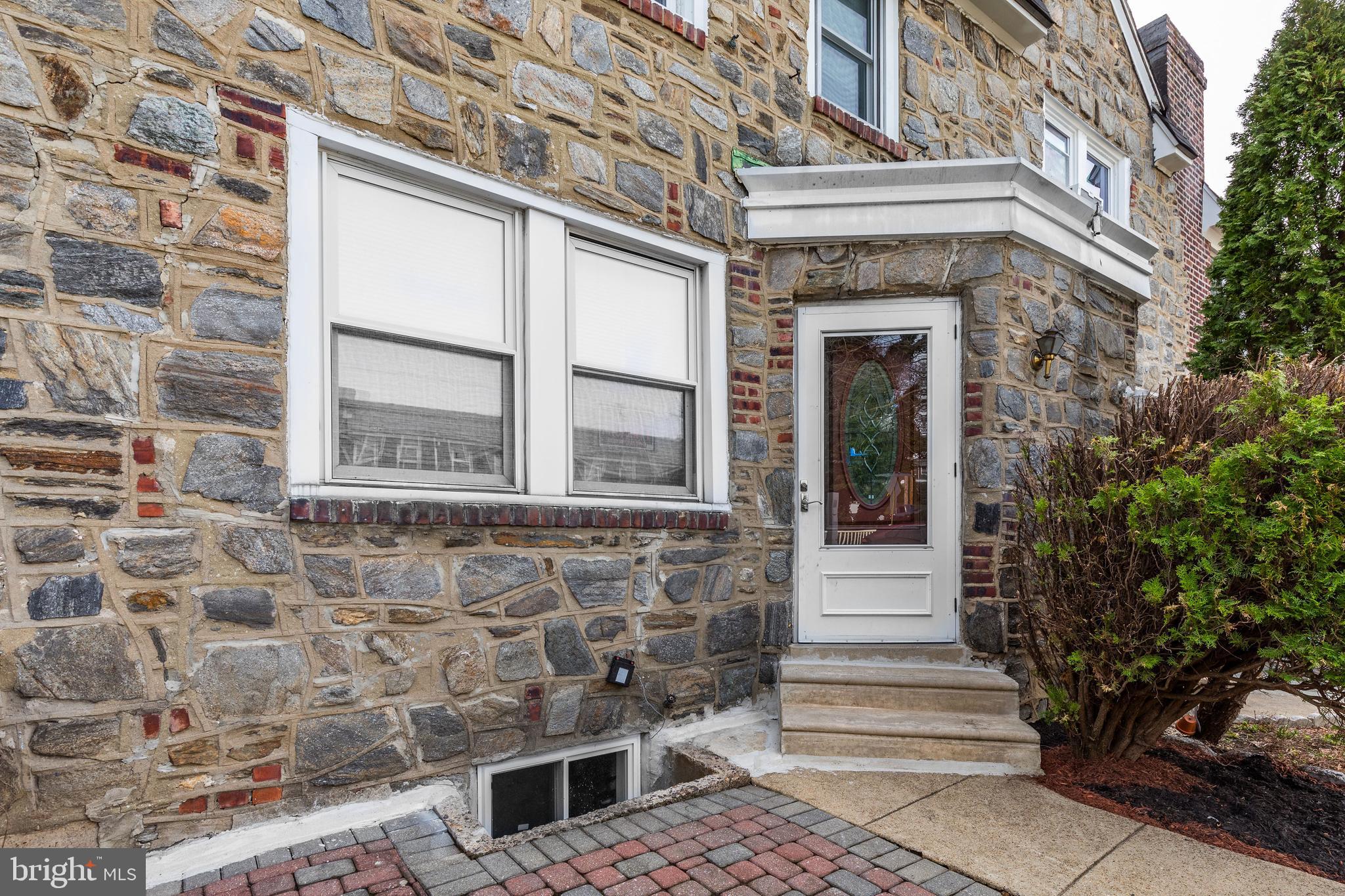 205 Glendale Road Upper Darby, PA 19082 - Photo 3 of 22