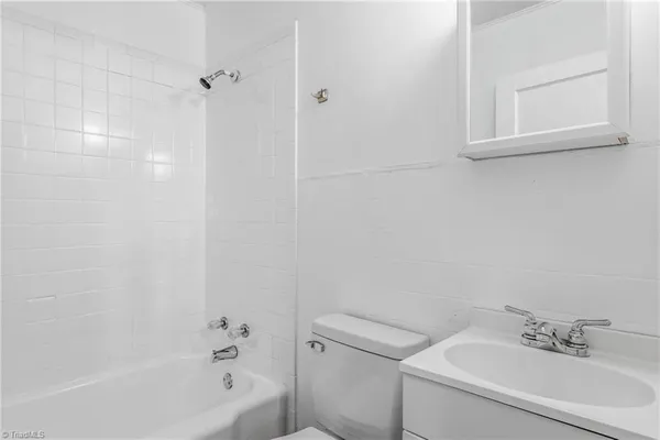 $1,250 | 1618 Glenwood Avenue, Greensboro, NC 27403
