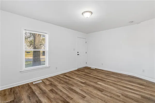 $1,250 | 1618 Glenwood Avenue, Greensboro, NC 27403