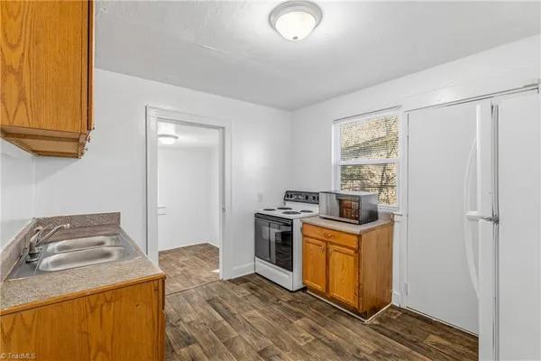 $1,250 | 1618 Glenwood Avenue, Greensboro, NC 27403