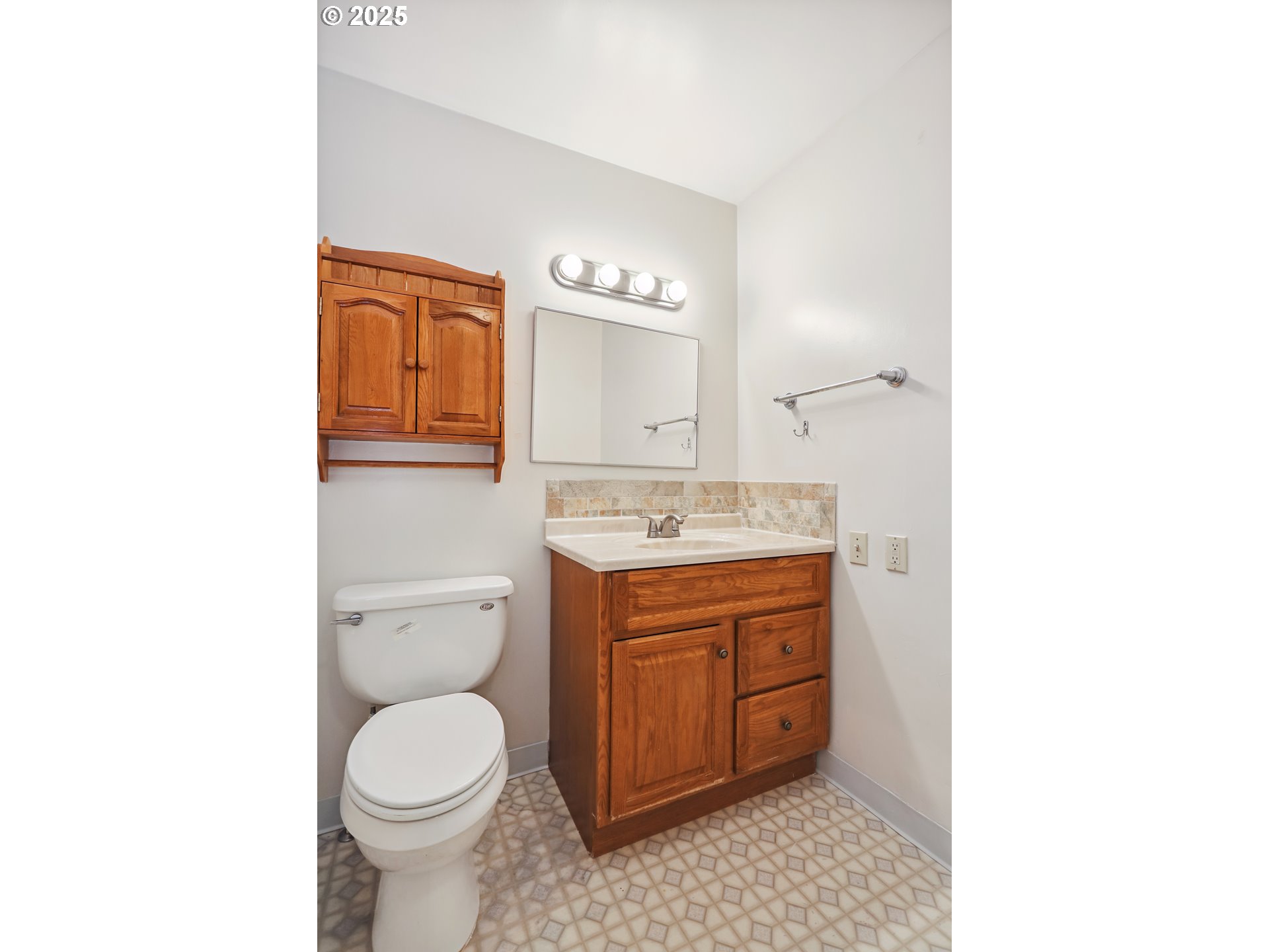 195 Woodland Road Goldendale, WA 98620 - Photo 18 of 44 Bathroom, Attached