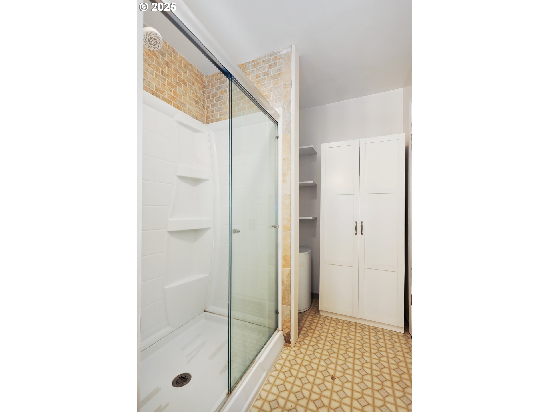 195 Woodland Road Goldendale, WA 98620 - Photo 20 of 44 Bedroom