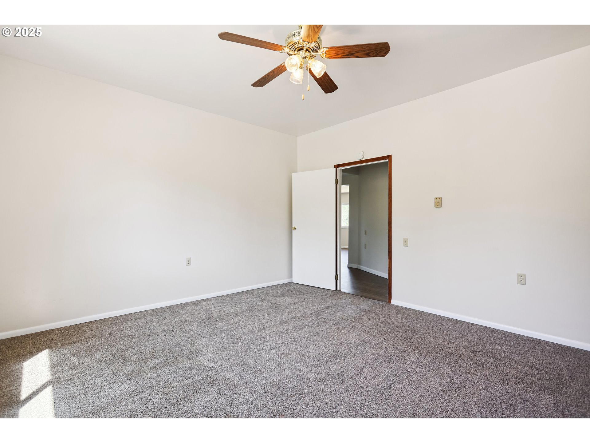 195 Woodland Road Goldendale, WA 98620 - Photo 21 of 44 Bedroom