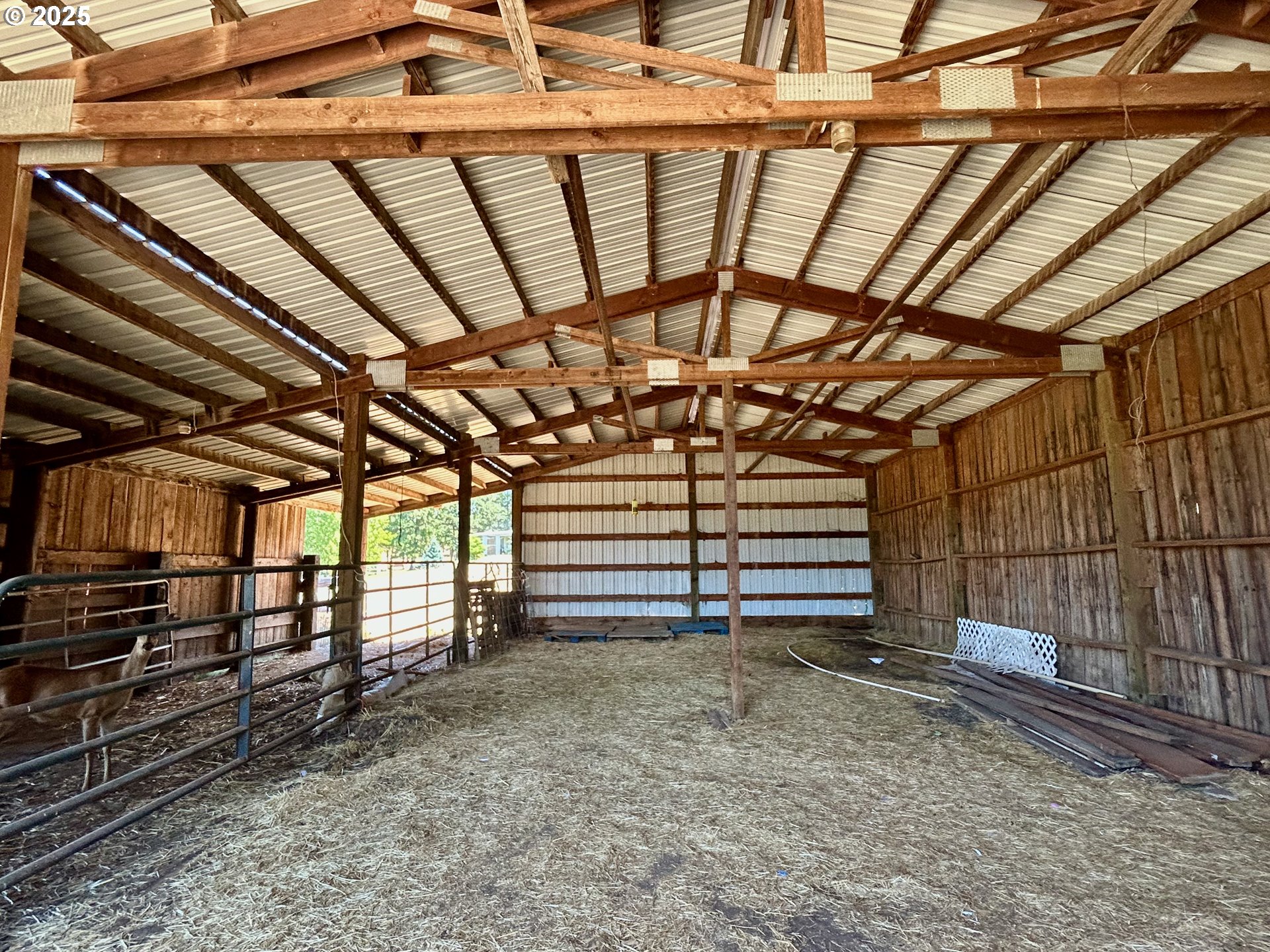 195 Woodland Road Goldendale, WA 98620 - Photo 3 of 44 Living Room