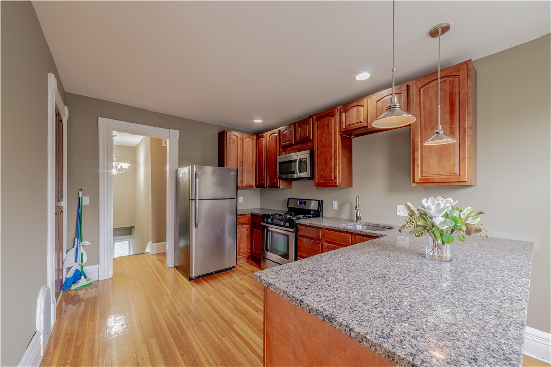 213-215 Oxford Street Rochester, NY 14607 - Photo 7 of 28