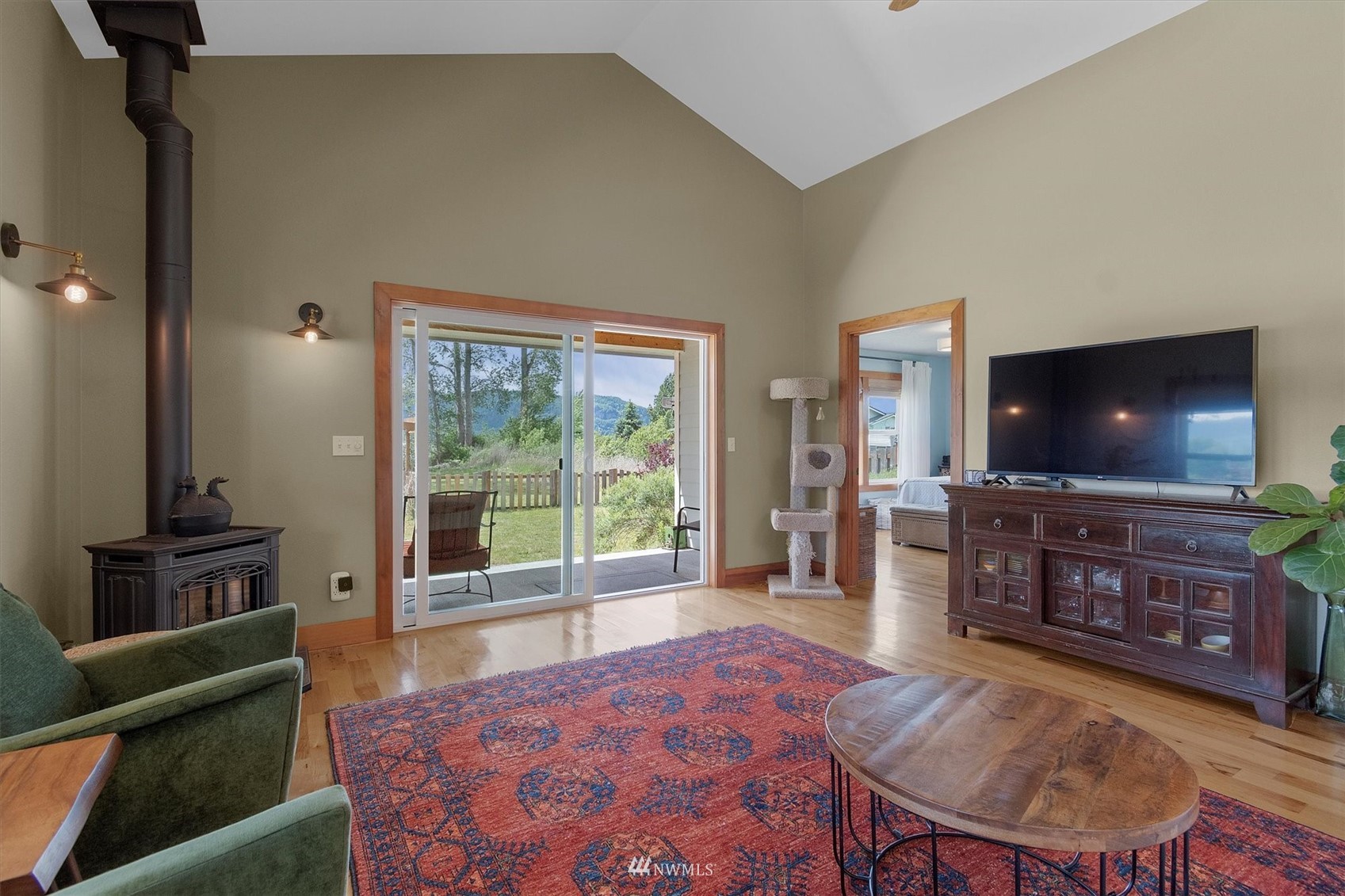 235 West Sunny Sands Road Cathlamet, WA 98612 - Photo 9 of 38 Gallery Image 9