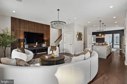 $1,249,000 | 3200 Parkview Walk, Philadelphia, PA 19125