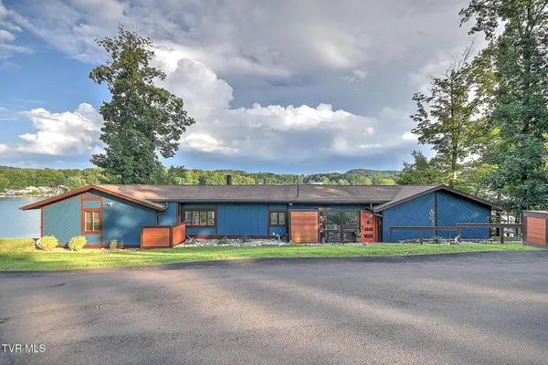 $1,095,000 | 2772 Devault Bridge Road, Piney Flats, TN 37686