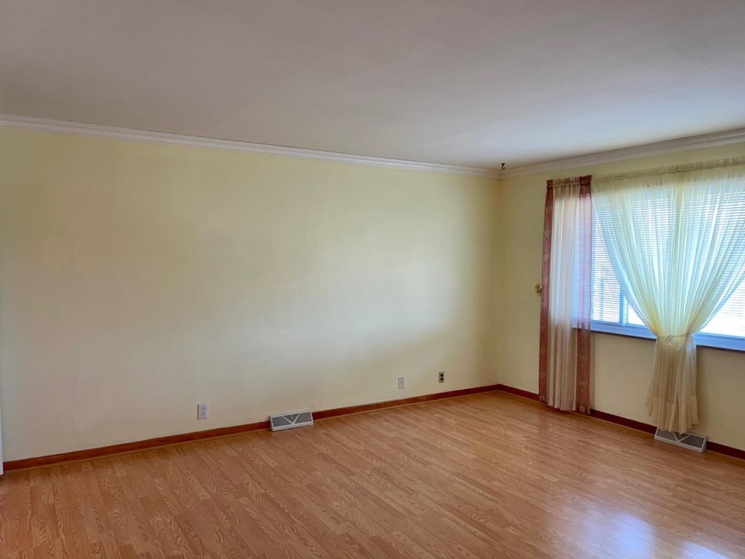 689 New London Road Hamilton, OH 45013 - Photo 6 of 41 Gallery Image 6