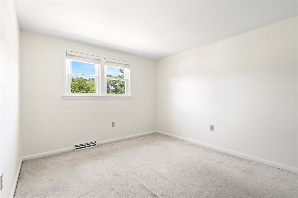 33 Heritage Road Billerica, MA 01821 - Photo 16 of 31 Gallery Image 16