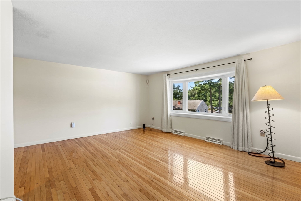 33 Heritage Road Billerica, MA 01821 - Photo 4 of 31 Gallery Image 4