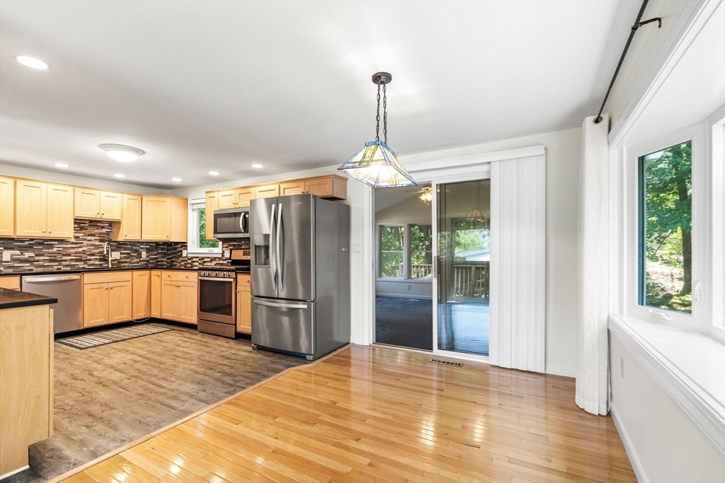 33 Heritage Road Billerica, MA 01821 - Photo 6 of 31 Gallery Image 6