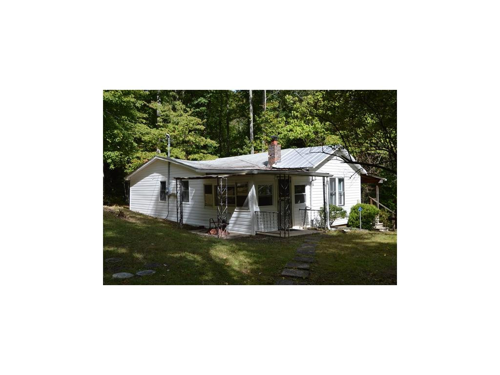 170 Vaughn Road Hampton, TN 37658 - Photo 4 of 15 Photo 4
