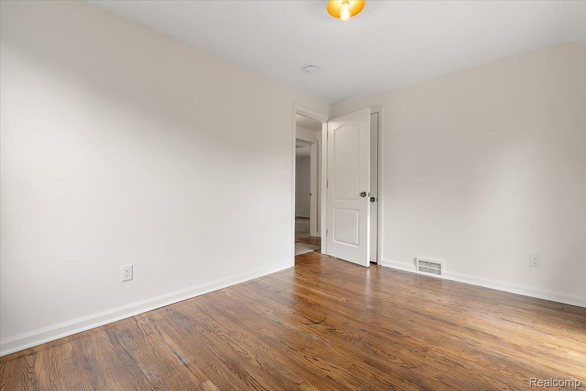 10612 Nottingham Road Detroit, MI 48224 - Photo 22 of 50 40-10612 Nottingham-40.jpg