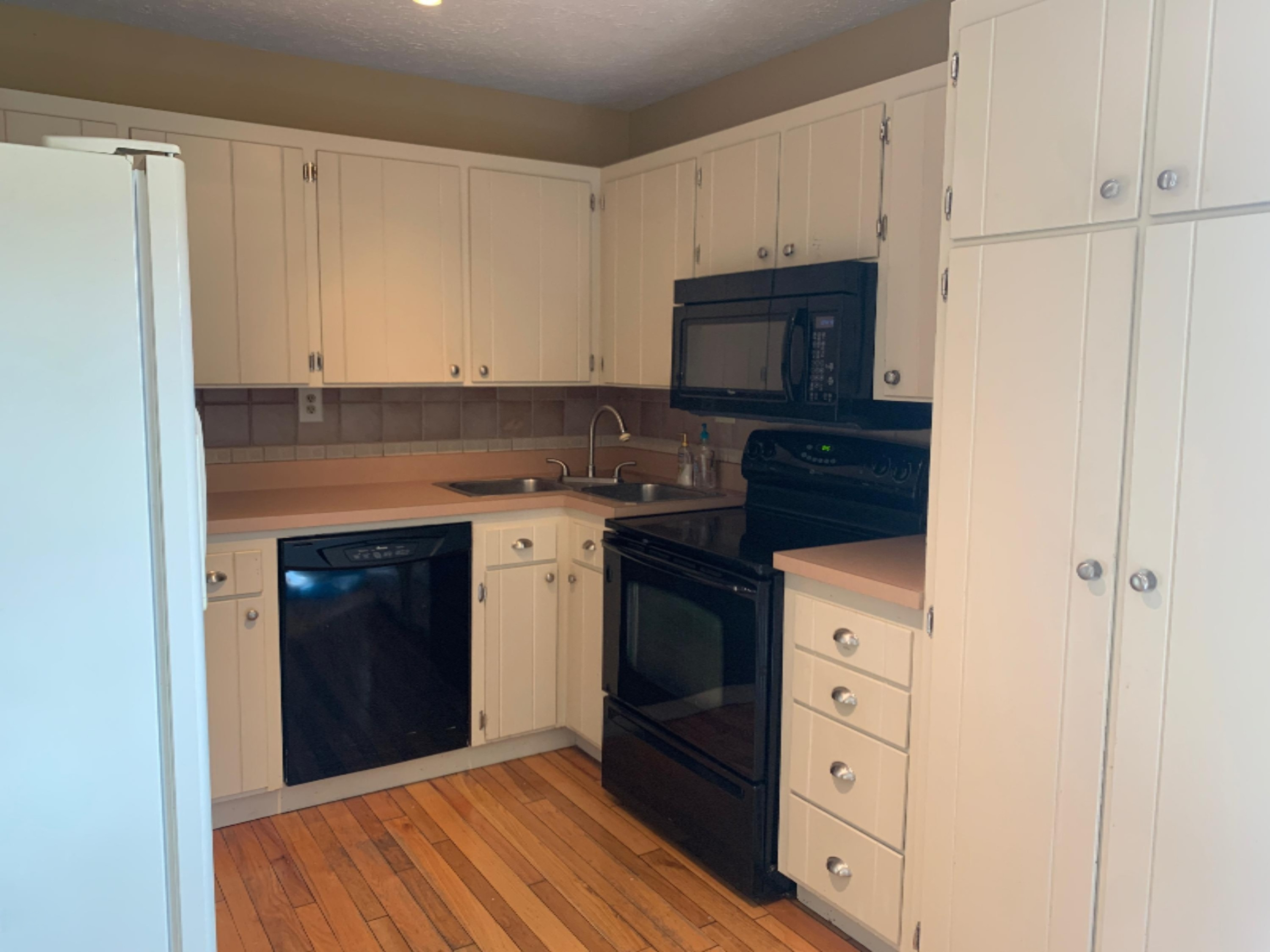 2639 Fairview Road Eau Claire, MI 49111 - Photo 2 of 12 60693042674__7BC2A79A-1366-47AC-AB64-1C6
