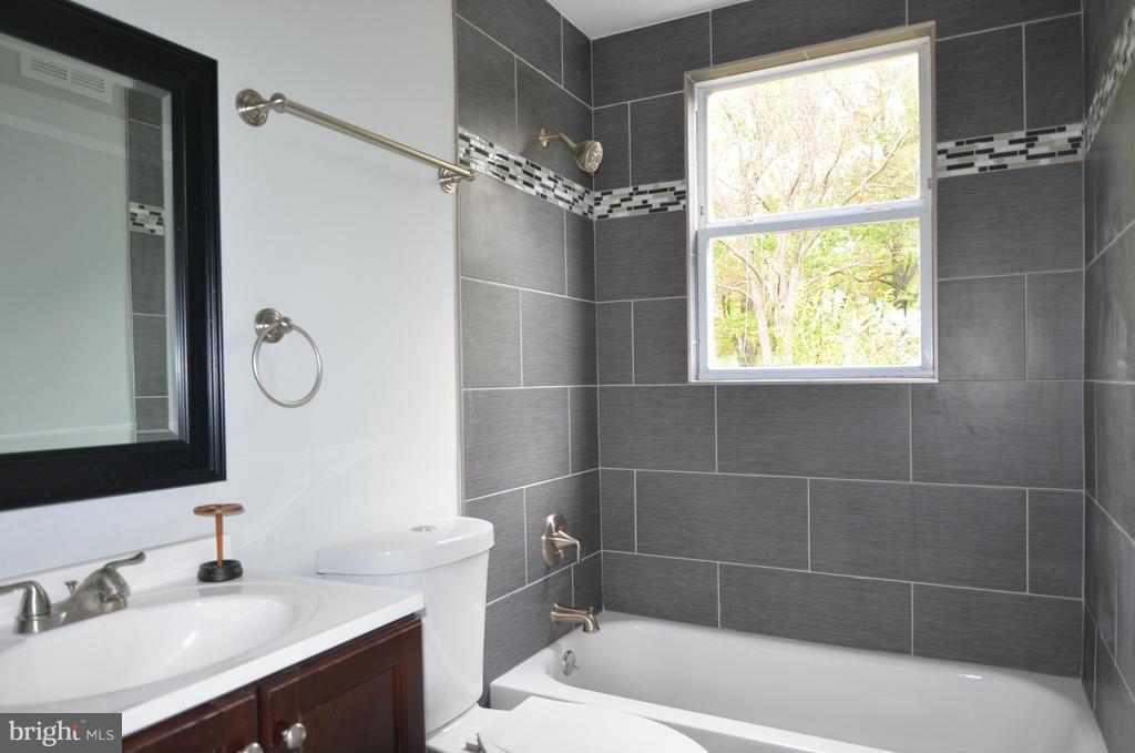 6724 Larkspur Road Morningside, MD 20746 - Photo 14 of 30 Bath