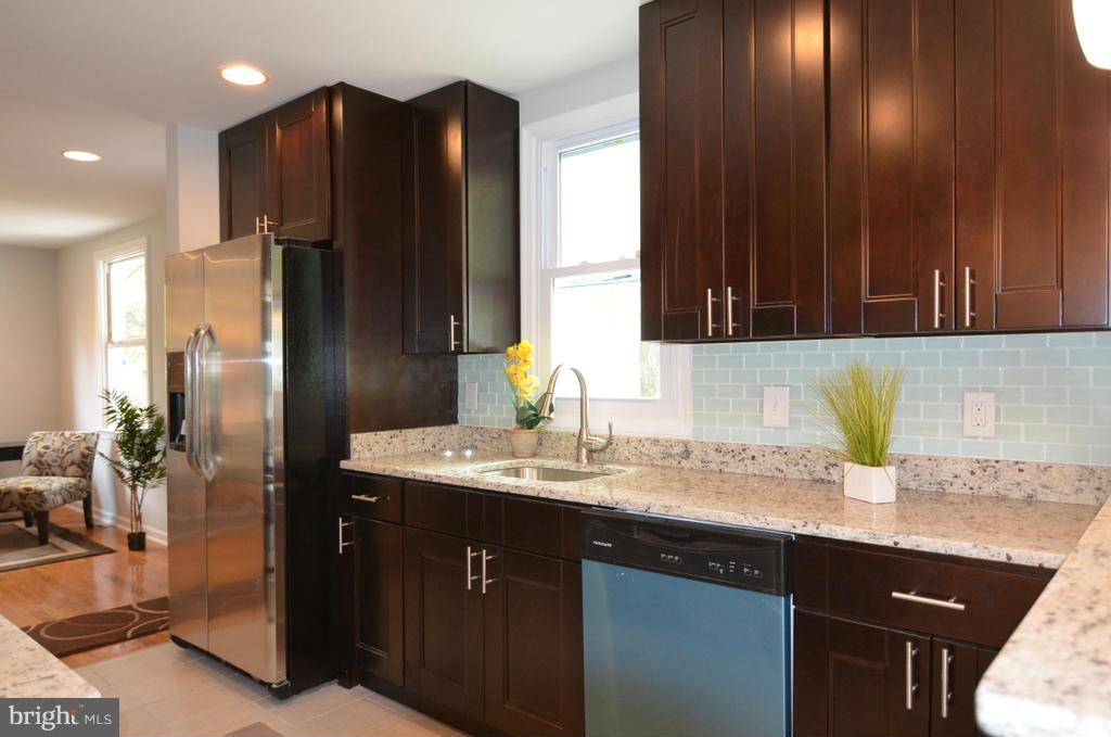 6724 Larkspur Road Morningside, MD 20746 - Photo 3 of 30 Kitchen