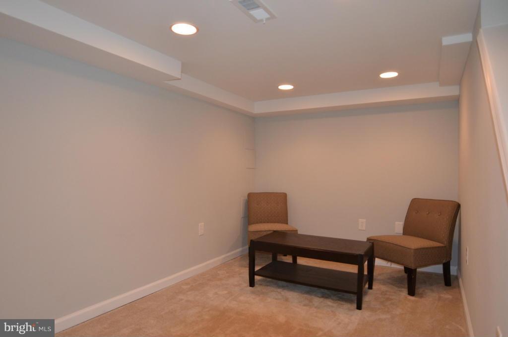 6724 Larkspur Road Morningside, MD 20746 - Photo 21 of 30 Family Room