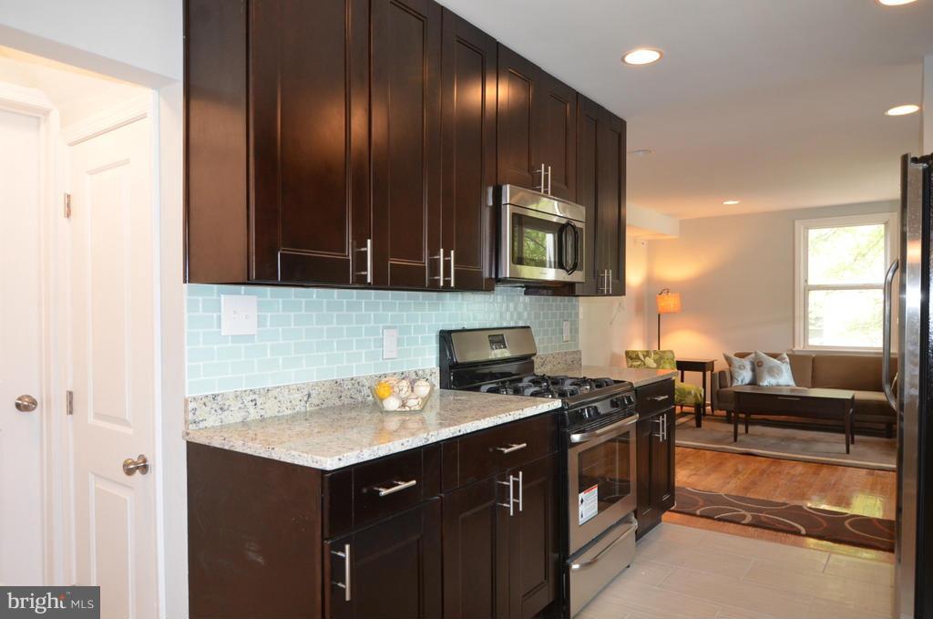 6724 Larkspur Road Morningside, MD 20746 - Photo 5 of 30 Kitchen