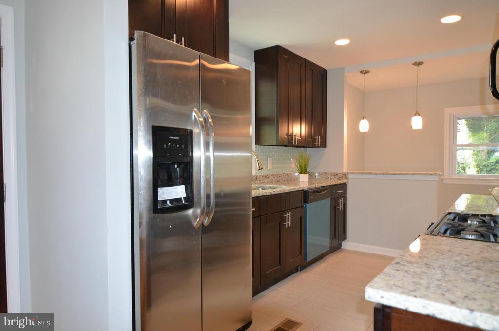 6724 Larkspur Road Morningside, MD 20746 - Photo 6 of 30 Kitchen