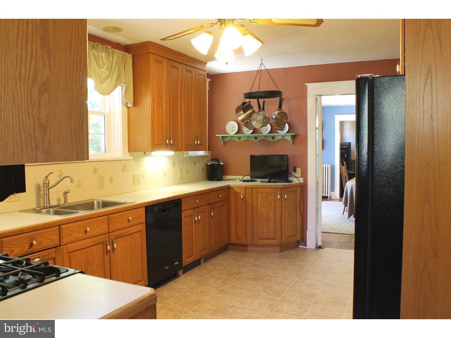 18 Mansion Road Springfield, PA 19064 - Photo 12 of 25 Kitchen