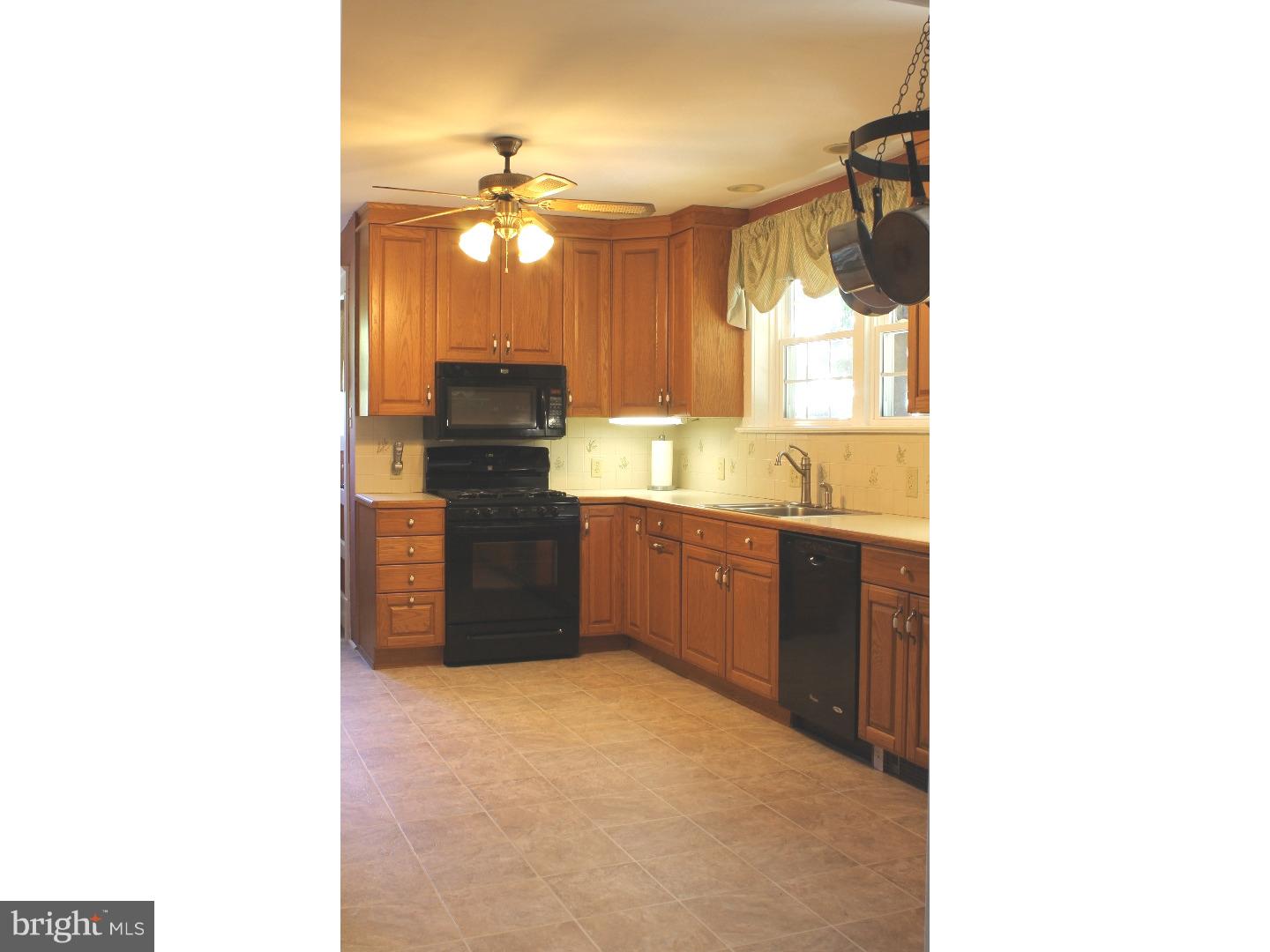 18 Mansion Road Springfield, PA 19064 - Photo 13 of 25 Kitchen