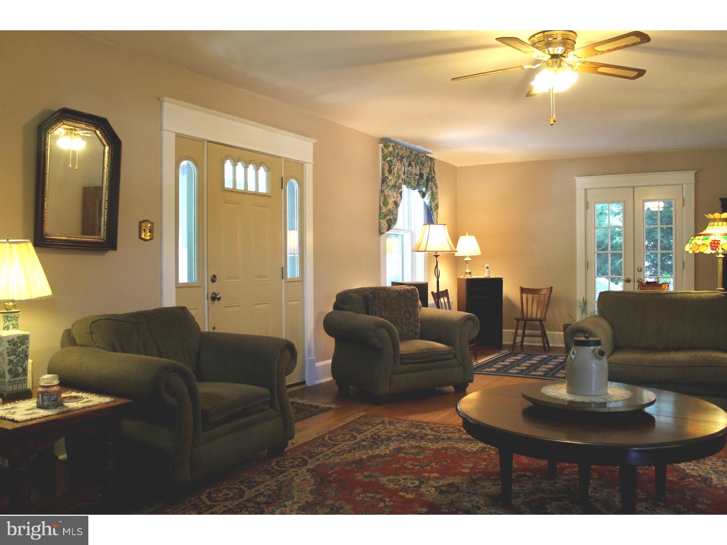 18 Mansion Road Springfield, PA 19064 - Photo 7 of 25 Living Room
