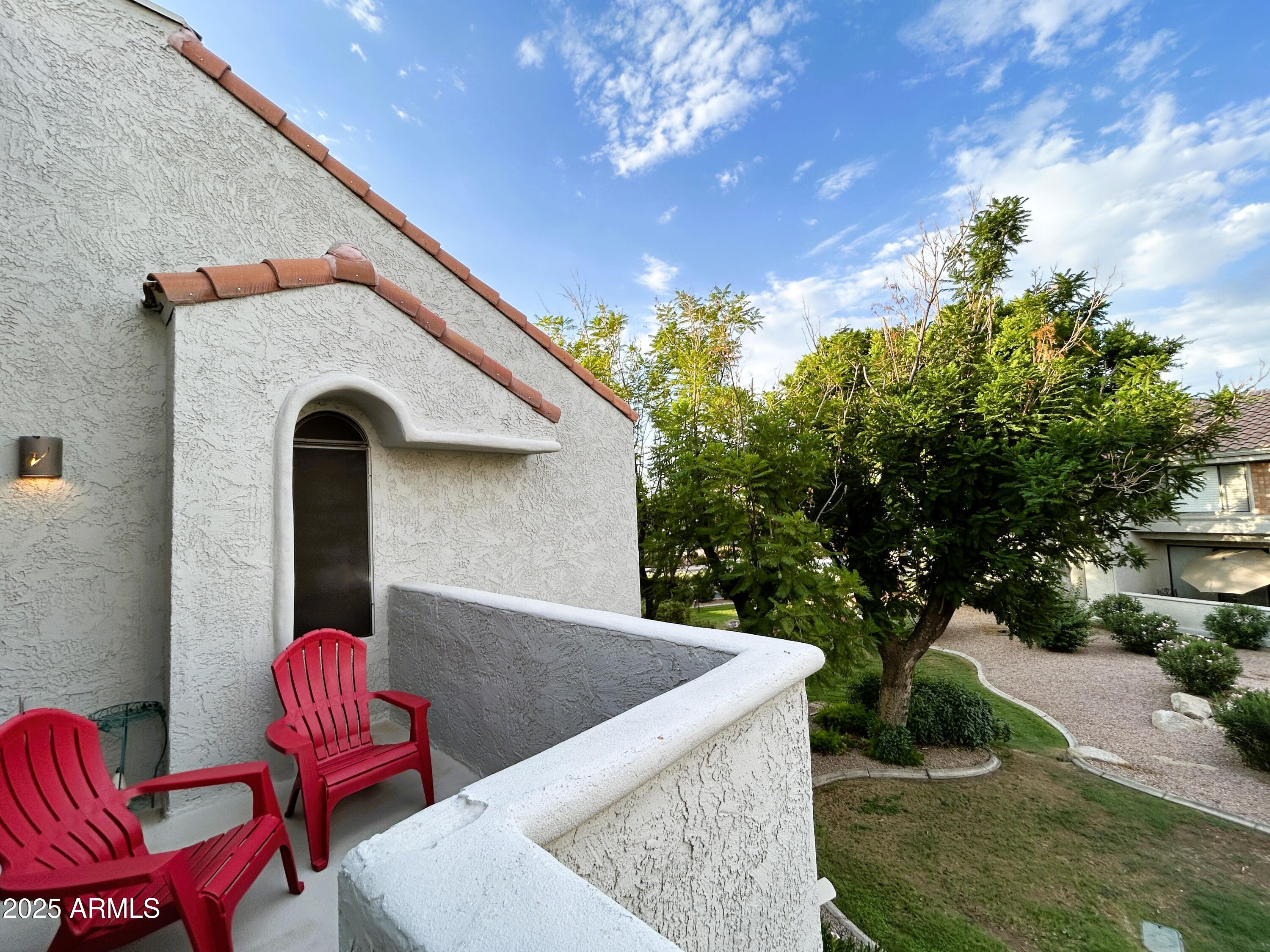 10055 East Mountainview Lake Drive, Unit 2059 Scottsdale, AZ 85258 - Photo 4 of 34 a front view of a house with patio