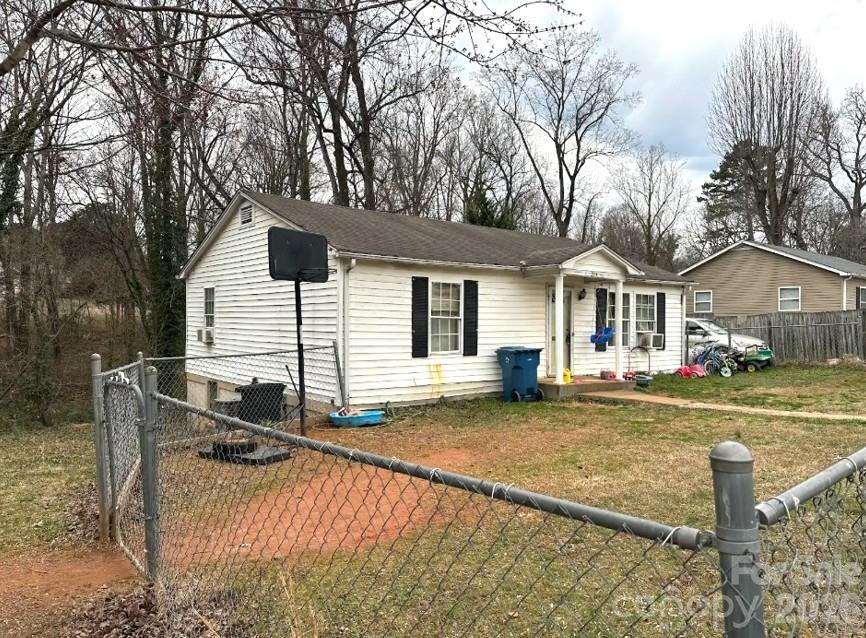 274 31st Street Southwest Hickory, NC 28602 - Photo 1 of 31