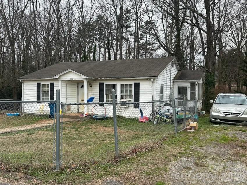 274 31st Street Southwest Hickory, NC 28602 - Photo 3 of 31