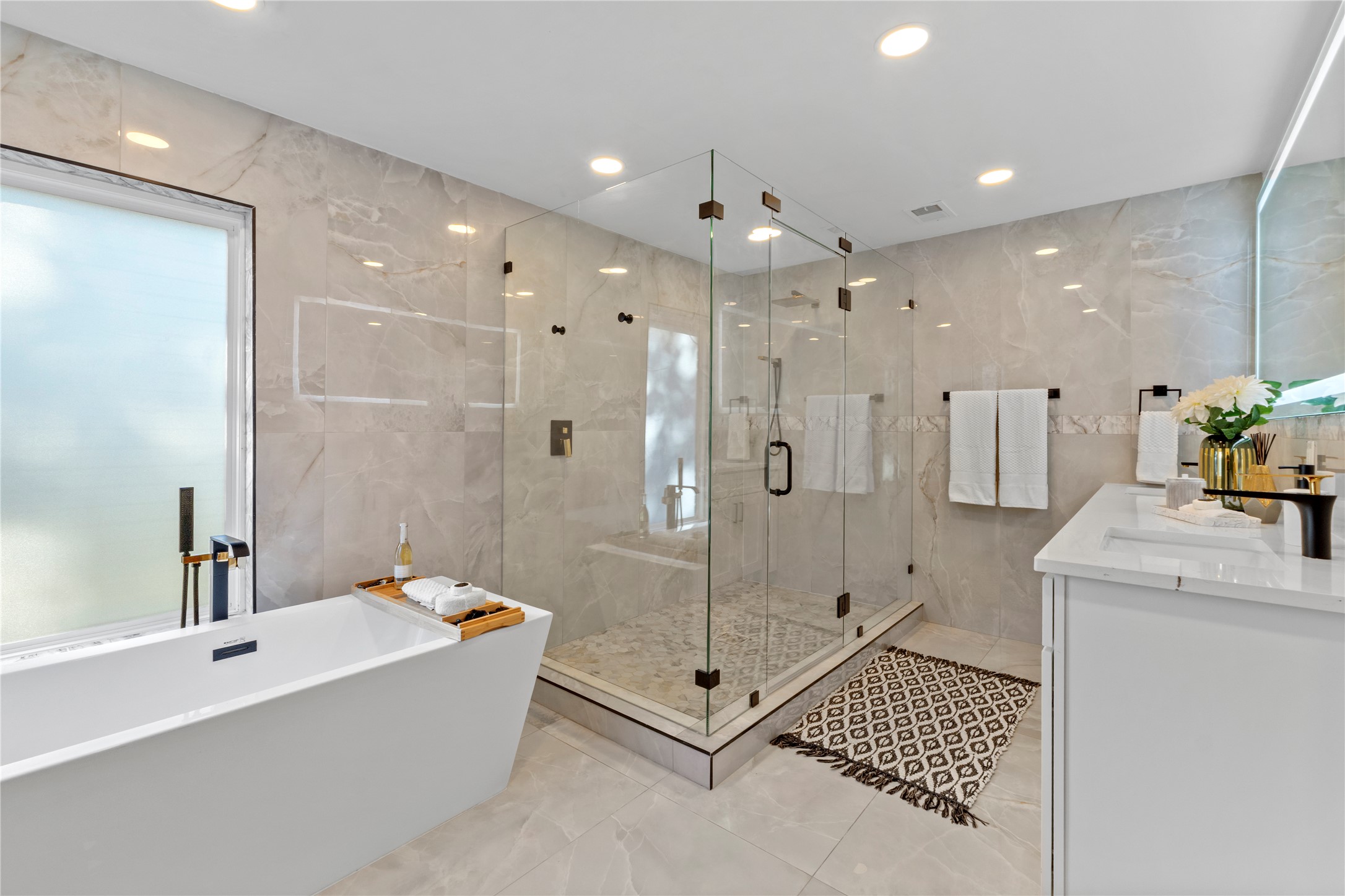 6604 Lexington Road Austin, TX 78757 - Photo 17 of 33 Primary bathroom with