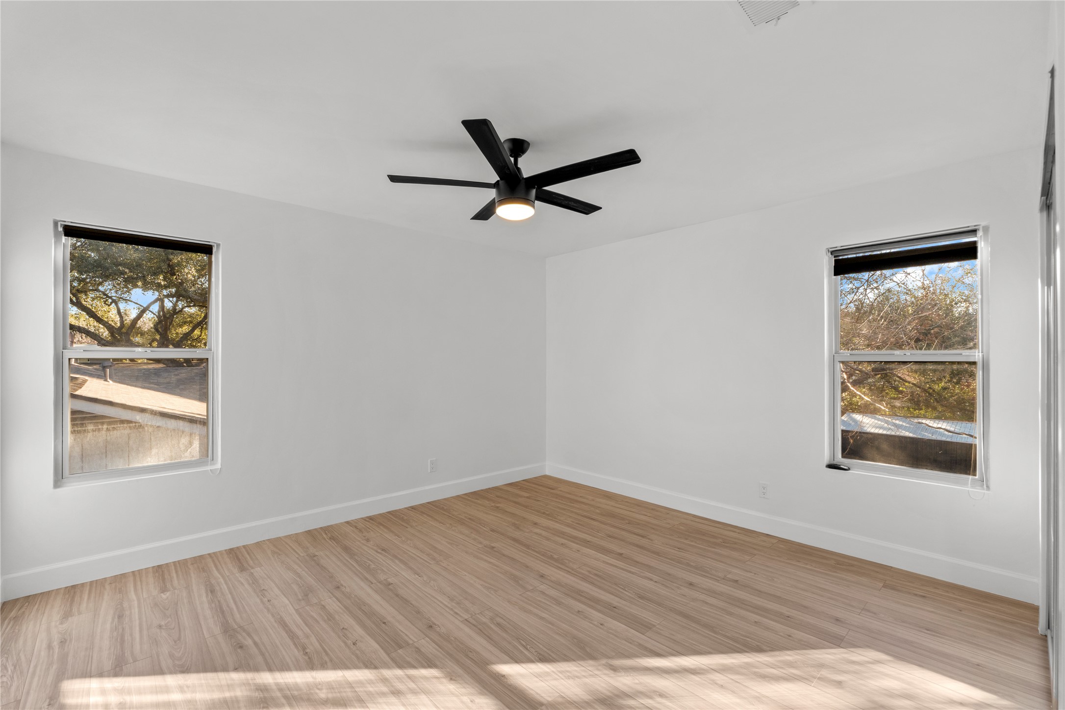 6604 Lexington Road Austin, TX 78757 - Photo 25 of 33 4th Bedroom located upstairs.