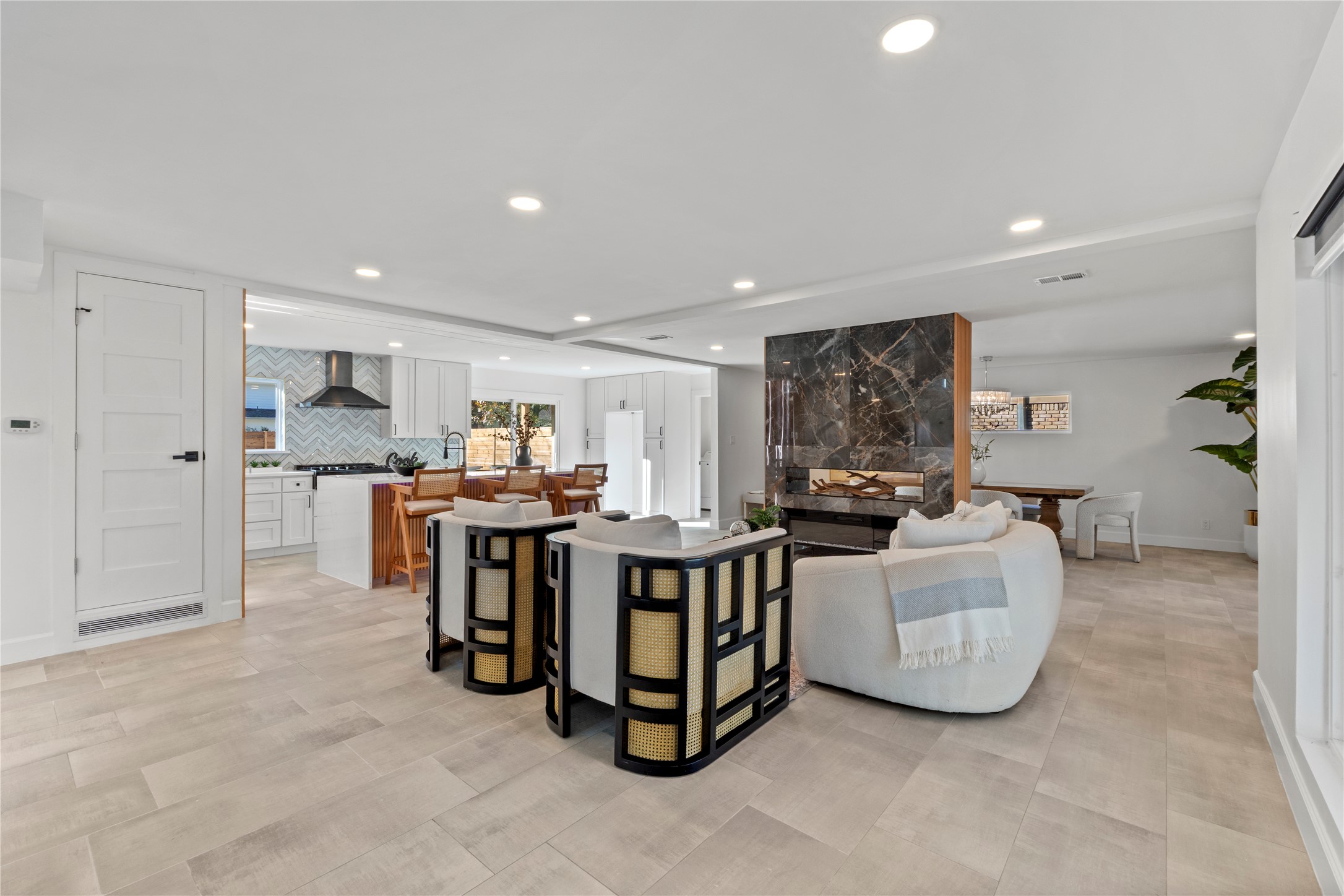 6604 Lexington Road Austin, TX 78757 - Photo 3 of 33