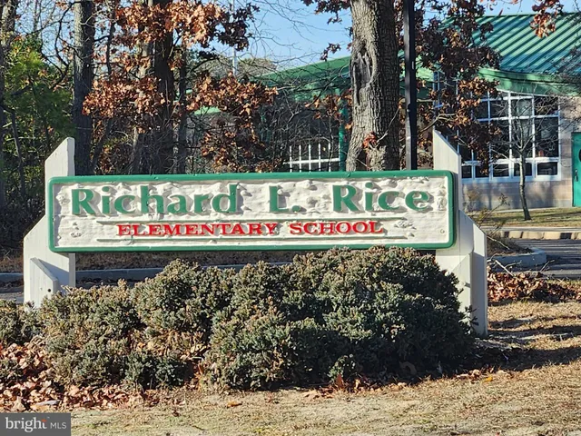 $1,950 | 5 Summit Court, Marlton, NJ 08053