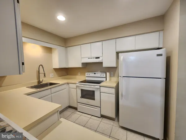 $1,850 | 5 Summit Court, Marlton, NJ 08053