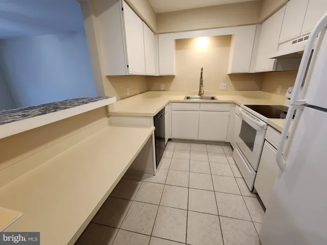 $1,950 | 5 Summit Court, Marlton, NJ 08053