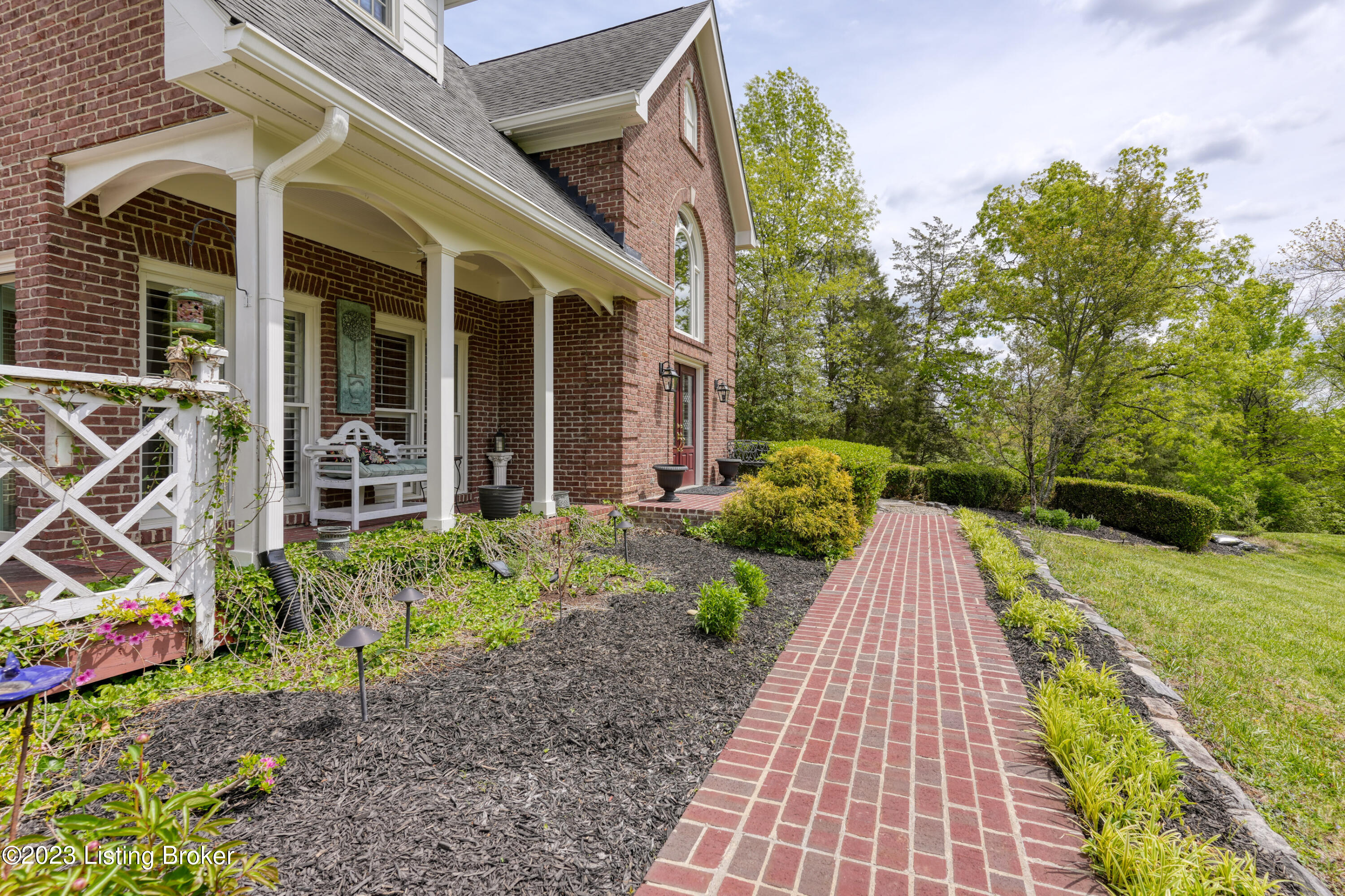 1912 Long Run Road Louisville, KY 40245 - Photo 2 of 54 008 - 20230502 08778