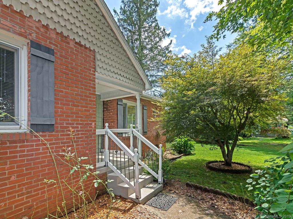 331 North Country Club Road Brevard, NC 28712 - Photo 5 of 47 Gallery Image 5