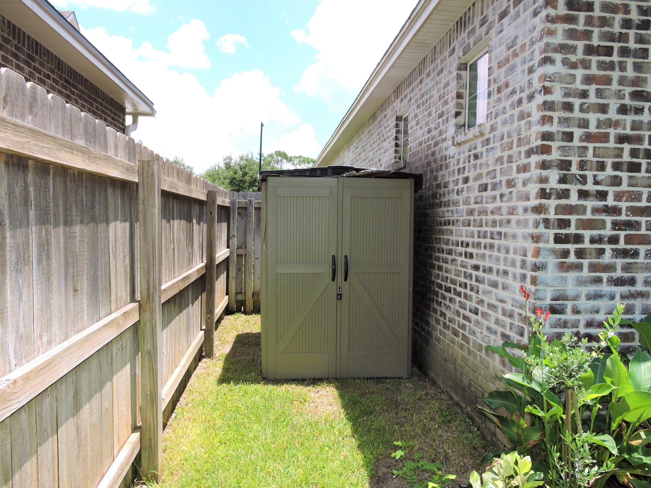 35 Derby Downs Circle Niceville, FL 32578 - Photo 38 of 51 a view of a balcony with wooden floor and fence