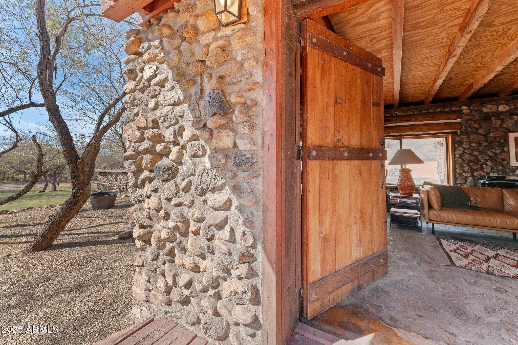 35400 South Rincon Road Wickenburg, AZ 85390 - Photo 17 of 39 22-web-or-mls-DSC00670