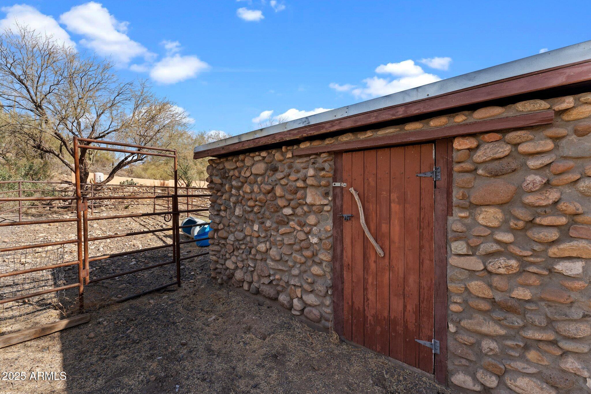 35400 South Rincon Road Wickenburg, AZ 85390 - Photo 27 of 39 33-web-or-mls-DSC00728