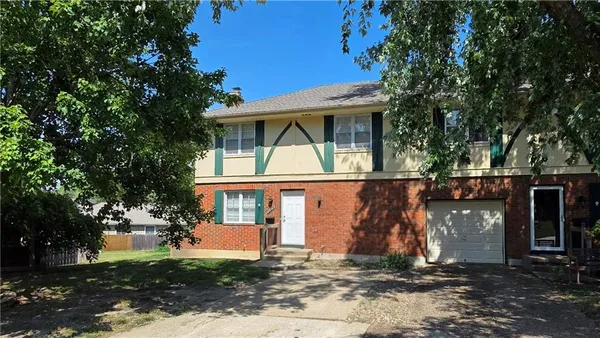 $200,000 | 6949 Northwest Chapel Woods Lane, Kansas City, MO 64152