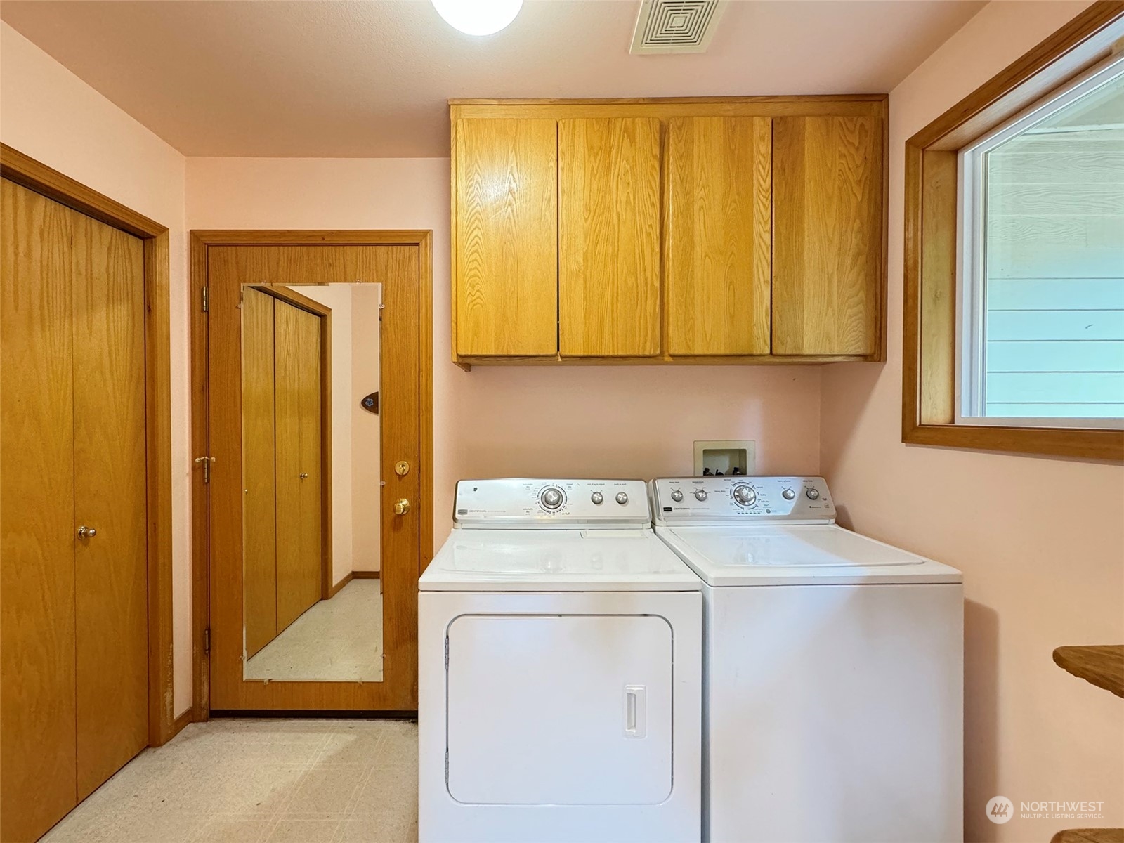 110 Henkes Road Sequim, WA 98382 - Photo 14 of 40 a utility room with dryer and washer
