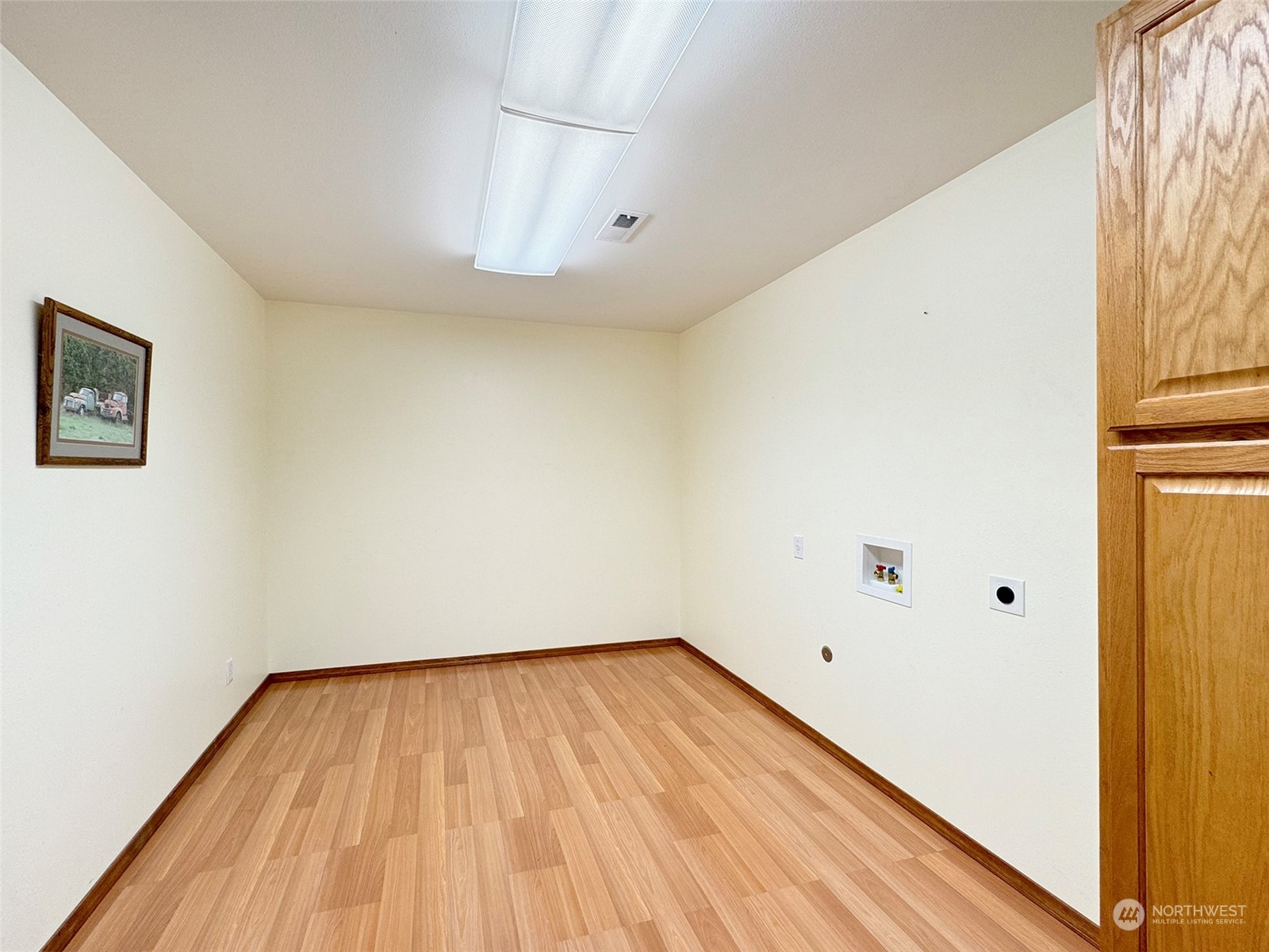110 Henkes Road Sequim, WA 98382 - Photo 28 of 40 a view of room with wooden floor
