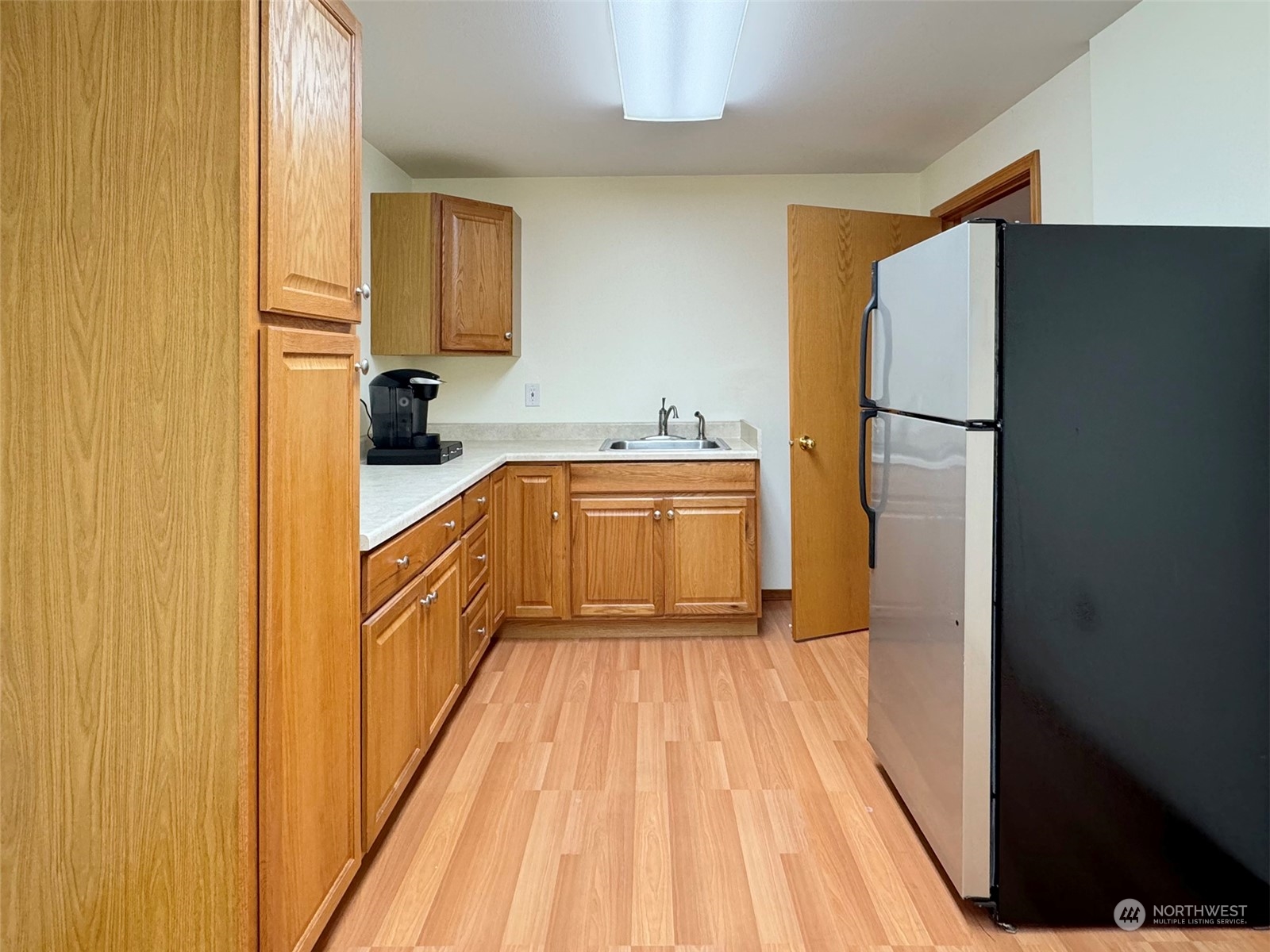 110 Henkes Road Sequim, WA 98382 - Photo 29 of 40 a kitchen with a refrigerator a sink and dishwasher