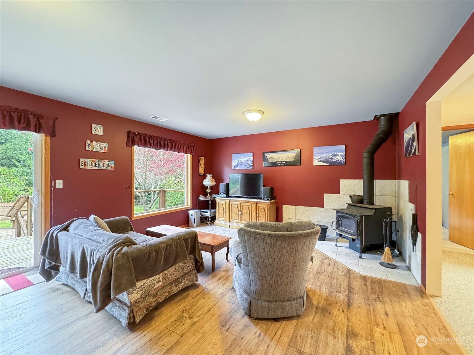 110 Henkes Road Sequim, WA 98382 - Photo 30 of 40 a bed room with a bed and a couch