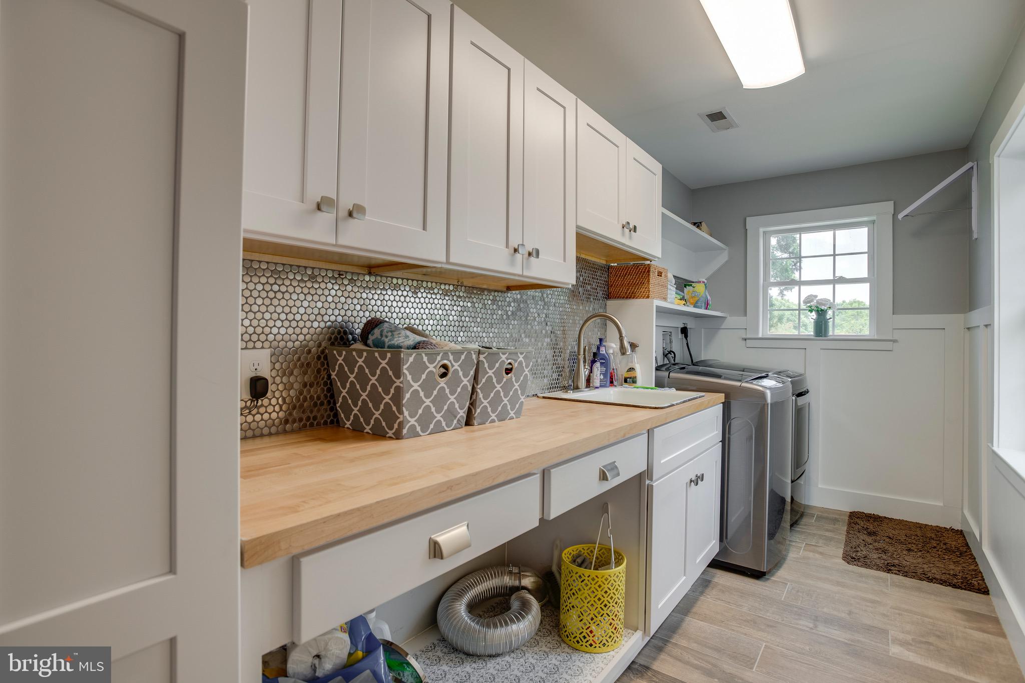 17167 Waterloo Road Amissville, VA 20106 - Photo 27 of 42 Large laundry room 2nd level. Kenmore Elite appl.
